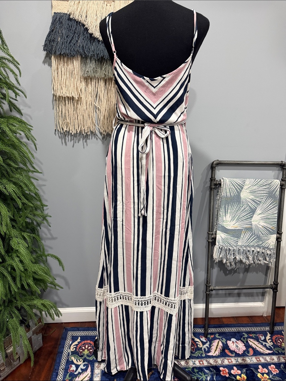 Davi & Dani Striped Boho Maxi Dress Lace Trim Tie Waist Size L - Picture 6 of 9